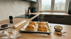 Burger z listového těsta: křupavé zavřené bulky hotové za 30 minut