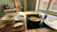 Křupavé cibulové kroužky jako z bistra: recept, který drží a nenasákne olejem