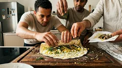 Připravíte za chvíli, nejlépe chutná po odležení: studená roláda z lavaše se šproty