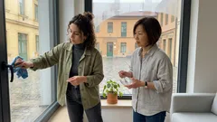 Okna zůstanou déle čistá i po dešti: při posledním leštění pomůže kapka glycerinu