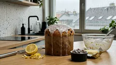 Velikonoční kulič bez droždí: tvarohový i smetanový bochánek, který voní citronem